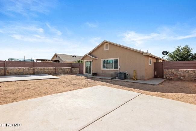 Building Photo - 14413 Desert Sage Dr