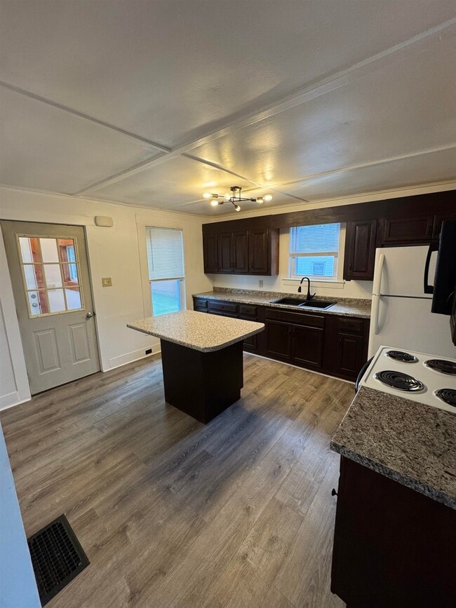 Building Photo - 26-28-28 High St