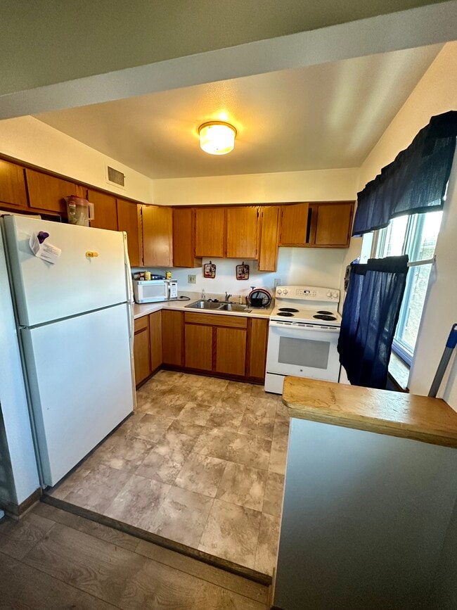 Building Photo - Stunning Glendale 2 BR Apartment!