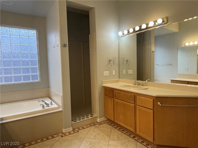 Building Photo - 10468 Garden Light Dr