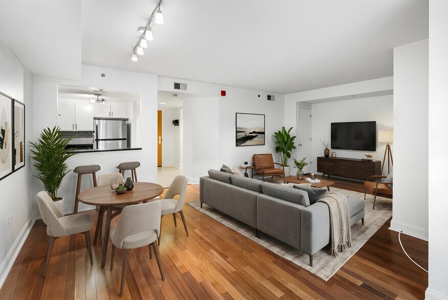 Building Photo - 1150 K St NW