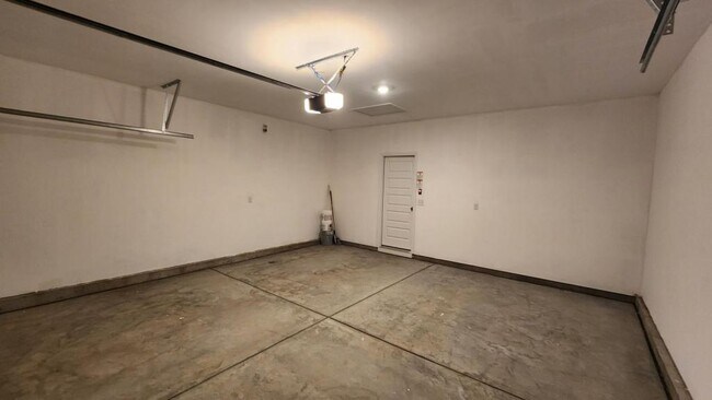 Building Photo - 1055 Sentinel Ct