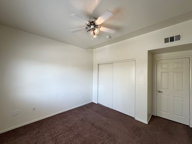 Building Photo - Silver Pines