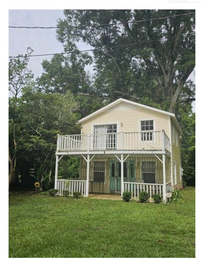 Primary Photo - Darling 1 bedroom furnished house