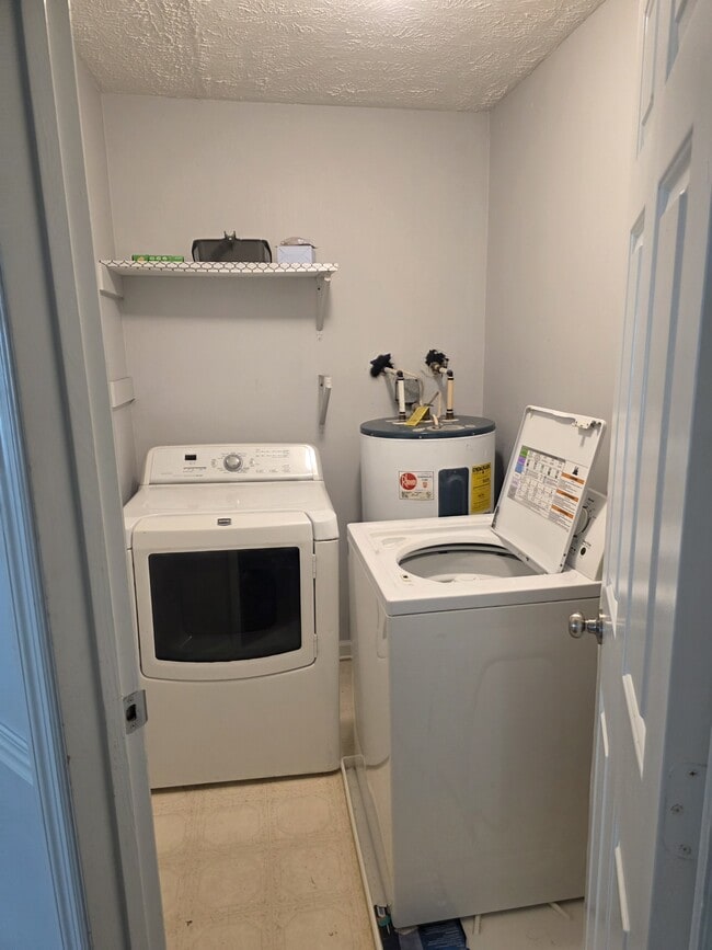 Building Photo - 979 Stewarts Creek Dr