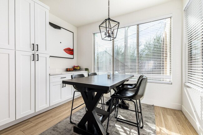 Building Photo - 2707 W Lamar Rd