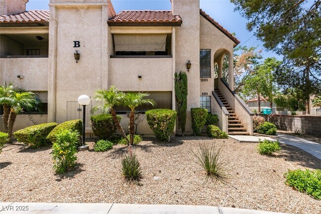Primary Photo - 1751 E Reno Ave