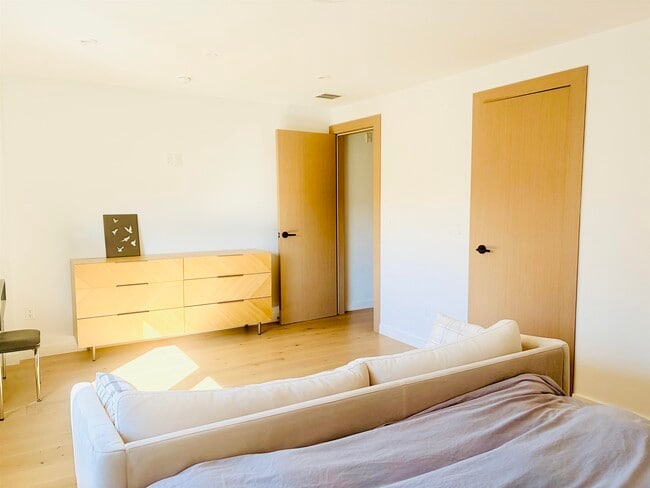 Building Photo - 211 70th St