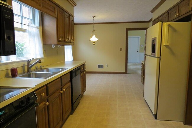 Building Photo - 3165 Henderson Walk