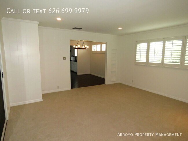Building Photo - 1165 Leonard Ave