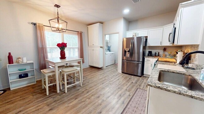 Building Photo - 105 Saunders Cir