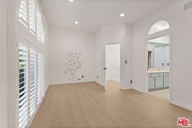 Building Photo - 1850 Midvale Ave