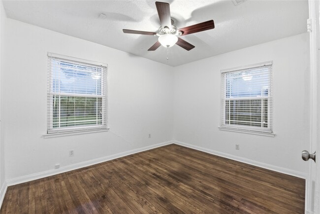 Building Photo - 1814 Chantilly Ln