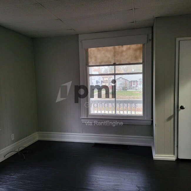 Building Photo - 941 E Cantrell St