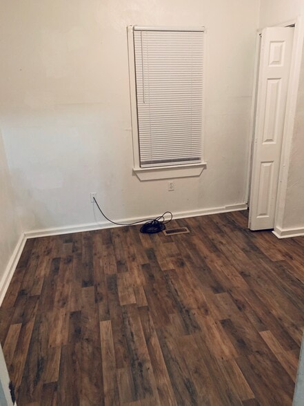 Building Photo - 2124 Queen St