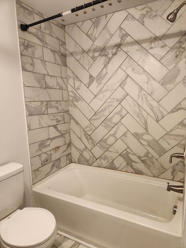 Building Photo - Hampton Duplex for Rent!