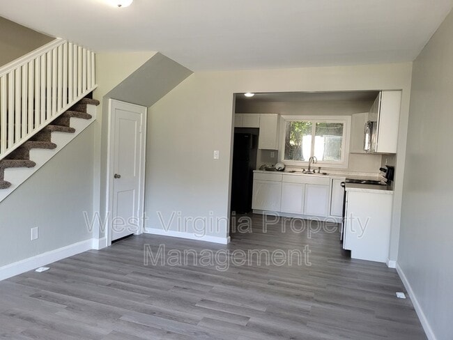 Building Photo - 200 Lewis St