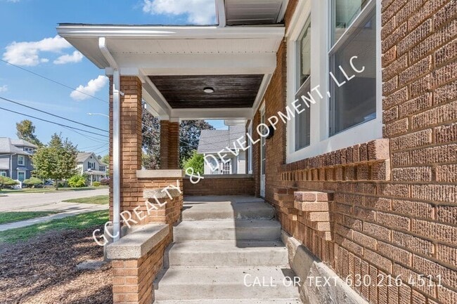 Building Photo - 375 Moseley St