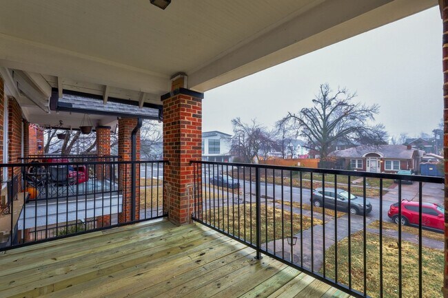 Building Photo - Lovely 1 Bed Home with new Balcony: 1407 1/2 Northwest 17th Street