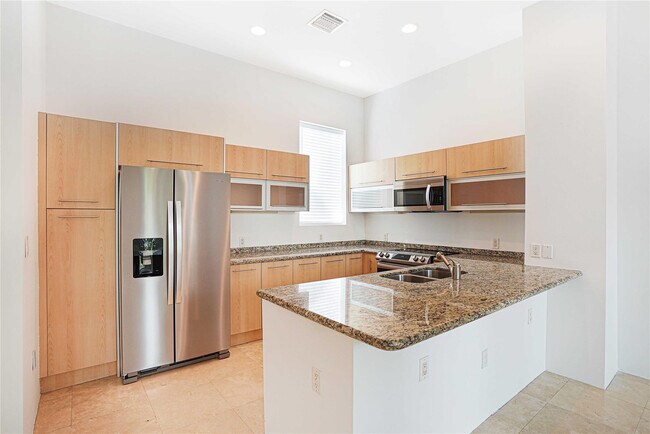 Building Photo - 741 NE 4th Ave