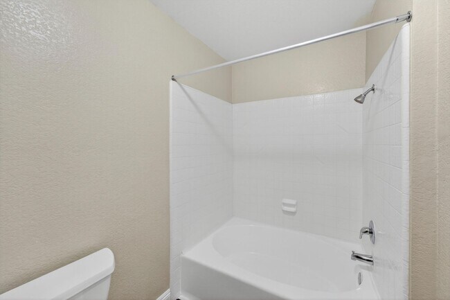 Building Photo - HUNTINGTON BEACH HOME - 1.5 Miles from the Beach