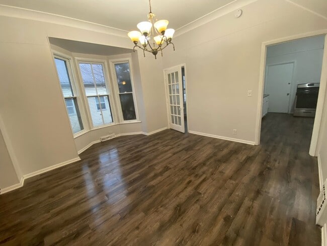 Building Photo - Beautiful 3 Bedroom 1 Bathroom Home in St.Paul!