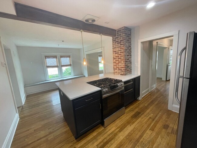 Building Photo - Charming Bungalow