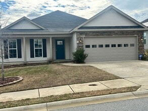 Building Photo - Gorgeous 3 bedroom 2 bathroom home