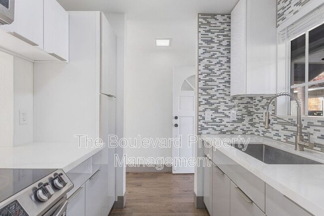 Building Photo - 92-905 Hame Pl 19-205