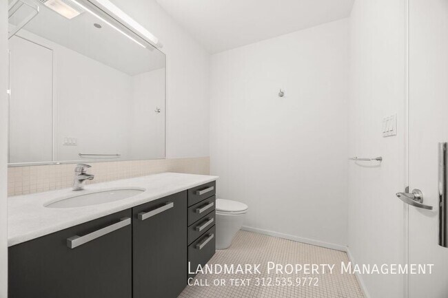 Building Photo - 550 N St Clair St