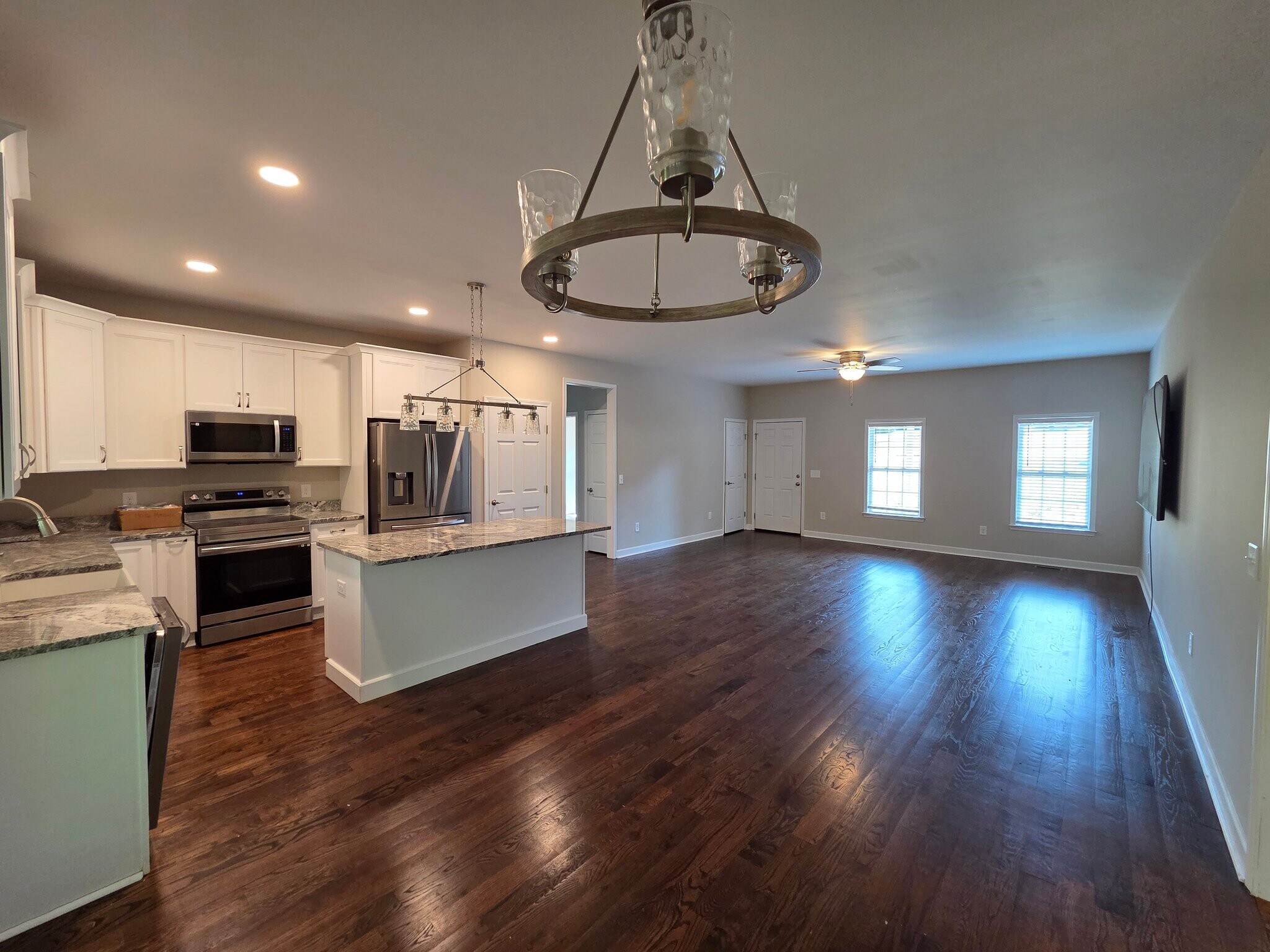 Building Photo - 2230 Evergreen Dr
