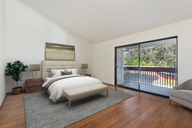Building Photo - This wonderful East Beach Townhome Awaits!