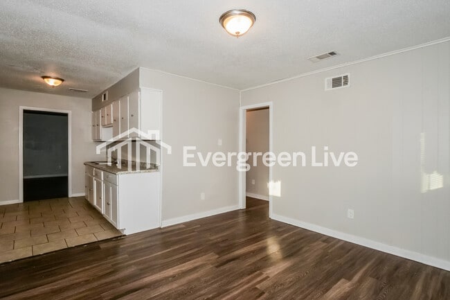 Building Photo - 3325 Cedar Springs Dr