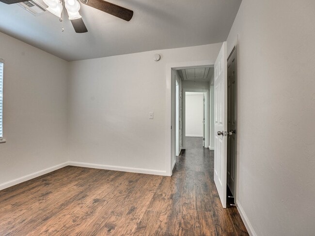 Building Photo - 4 bedroom 2 bath home in Shawnee!