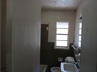 Building Photo - 1407 W 14th St