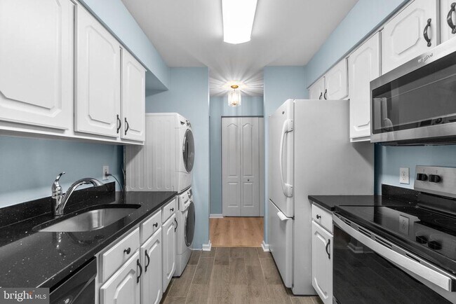 Building Photo - 8378 Montgomery Run Rd