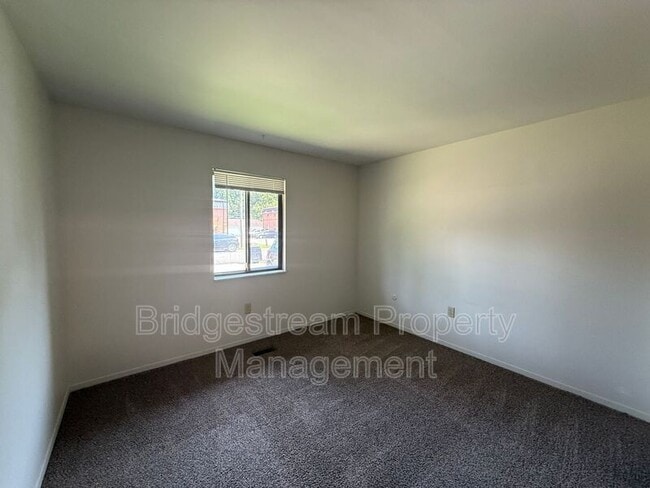 Building Photo - 4525 Elliot Ave