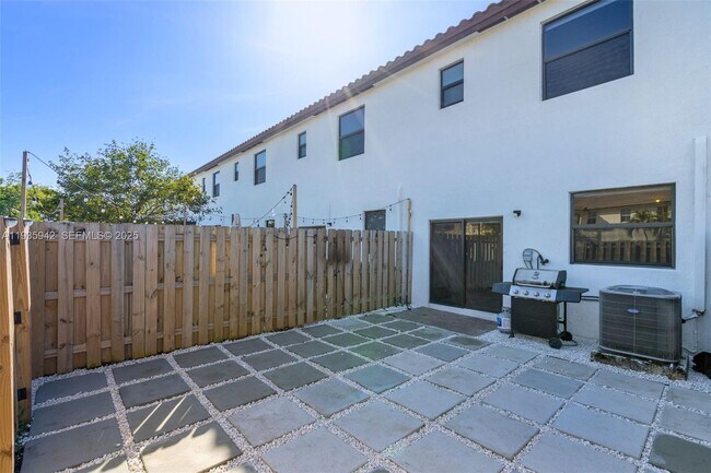 Building Photo - 24563 SW 117th Ct