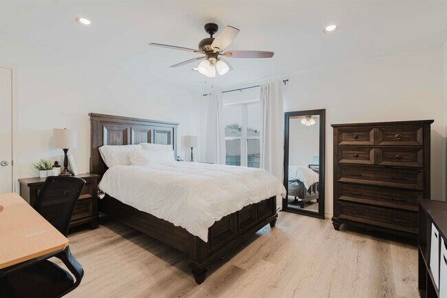 Building Photo - 5704 Montevista Dr