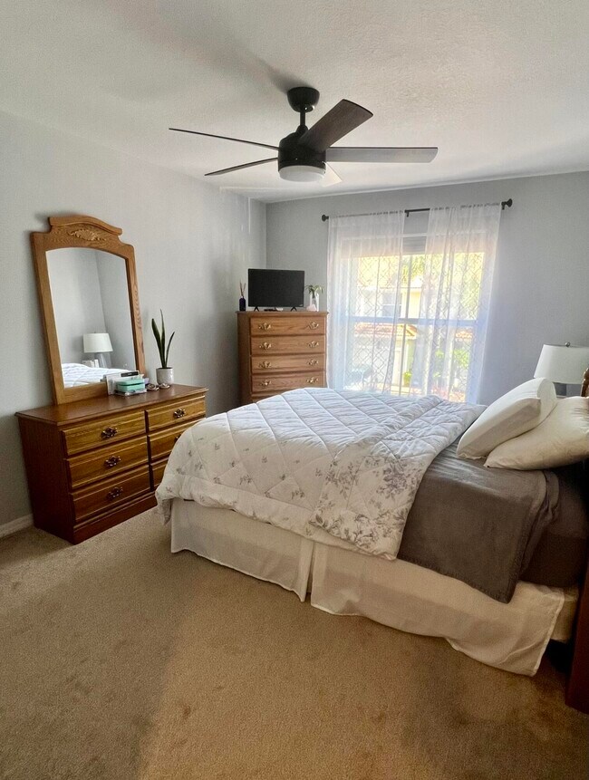 Building Photo - 6086 Seminole Gardens Cir