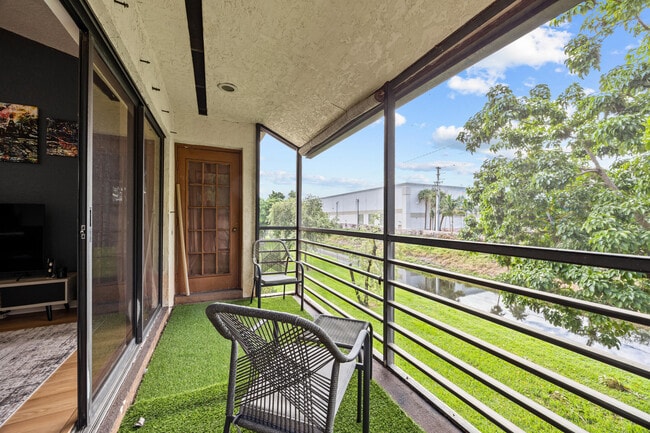 Building Photo - 15 Vía De Casas Sur