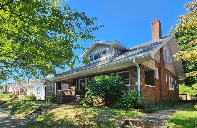 Building Photo - 1/2 Off First Months Rent for Qualifying Applicants.