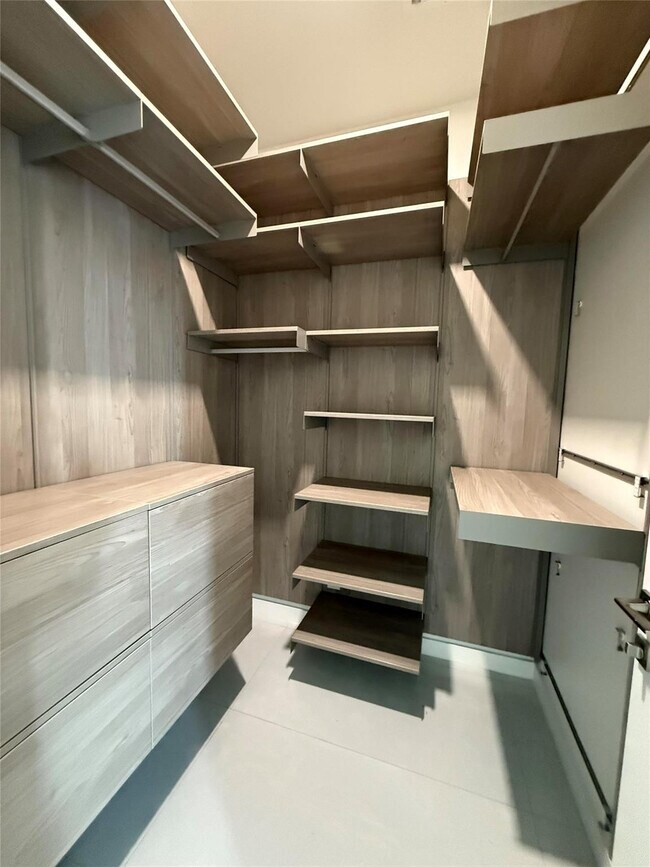 Building Photo - 2516 NE 21st St