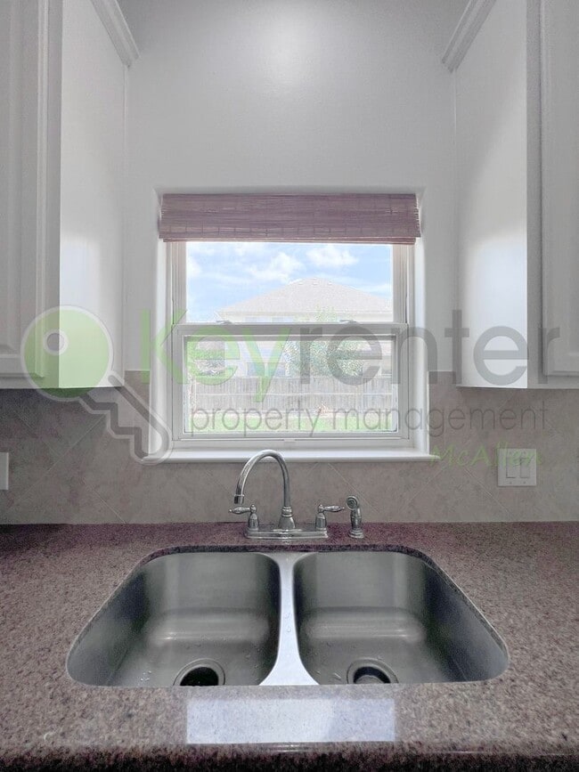 Building Photo - Beatutiful 5Bed/3Bath in Mcallen TX Now Av...