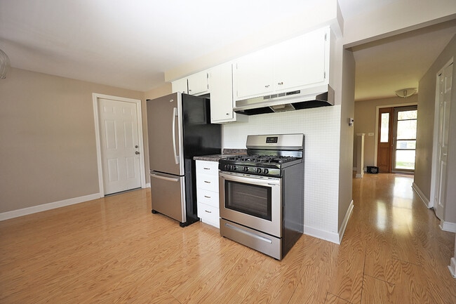 Building Photo - 122 Lela Ln