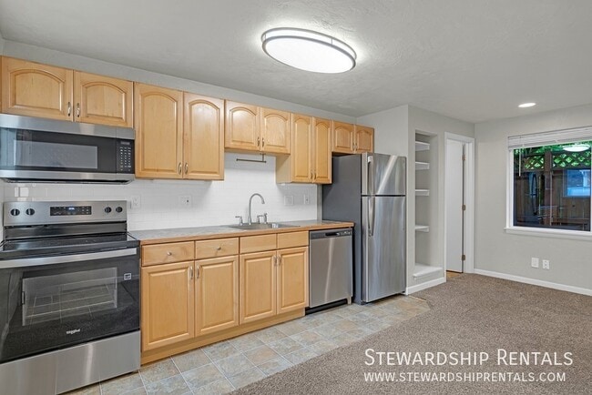 Building Photo - 1431 1/2 W. Broadway Avenue-