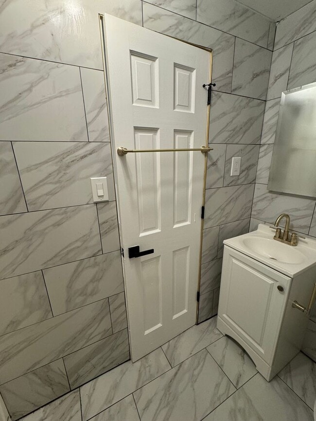 Building Photo - Discover Your Dream Home in Historic Brewers Hill!