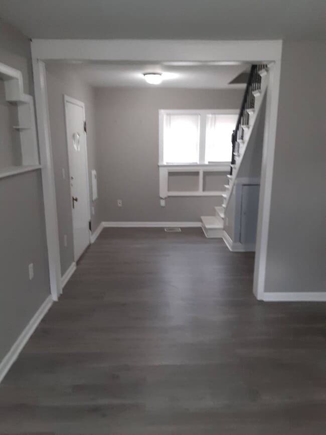 Building Photo - Welcome to 1161 Lincoln! 2 bedrooms & 1.5 bths