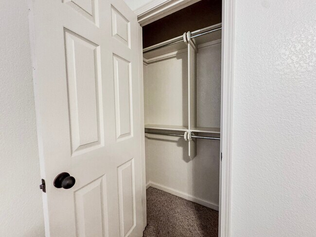 Building Photo - 36 Talladega Loop