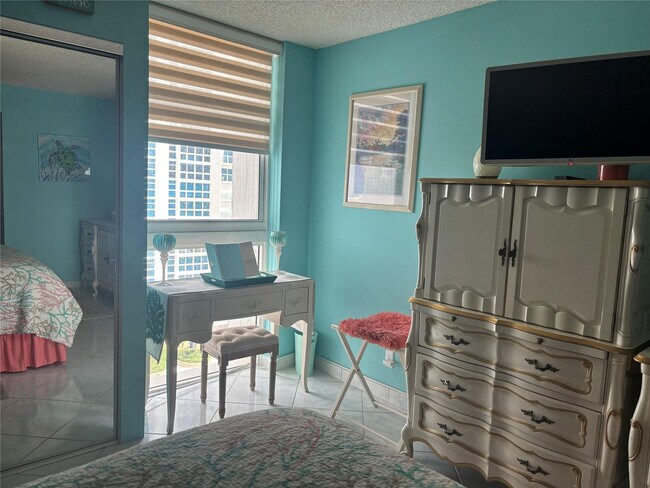 Building Photo - 1370 S Ocean Blvd